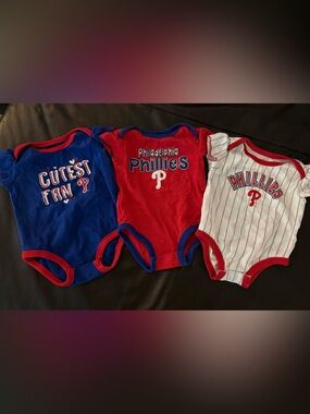 Infant Girl 12M 3 Piece Philadelphia Phillies Bodysuit Set